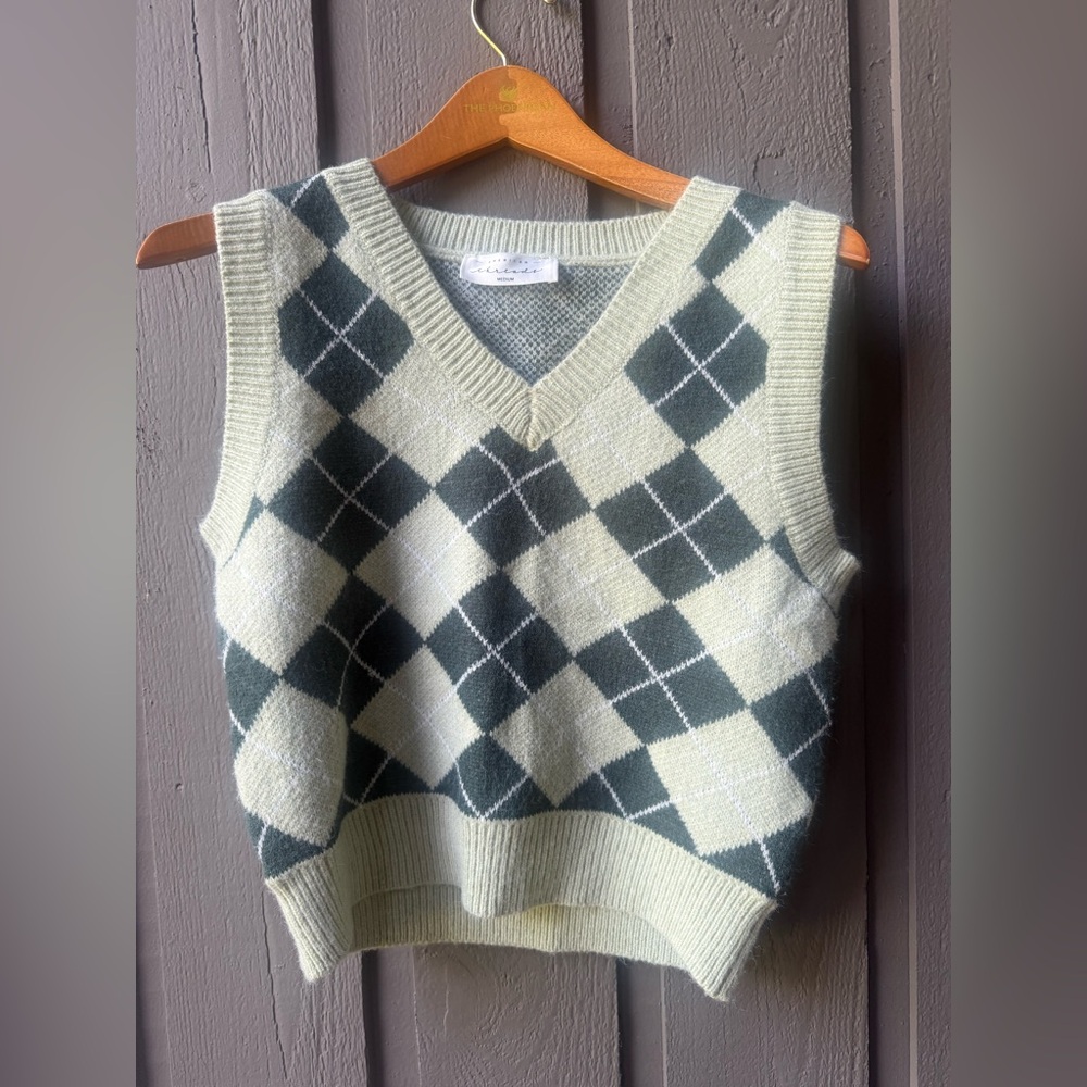 Argyle Pattern Sleeveless Sweater Vest by American threads M